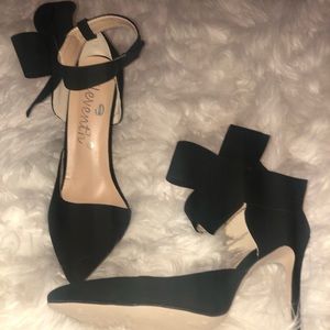 🚨BOGO🚨 Black Pointy Toe Heels with Bow Detail